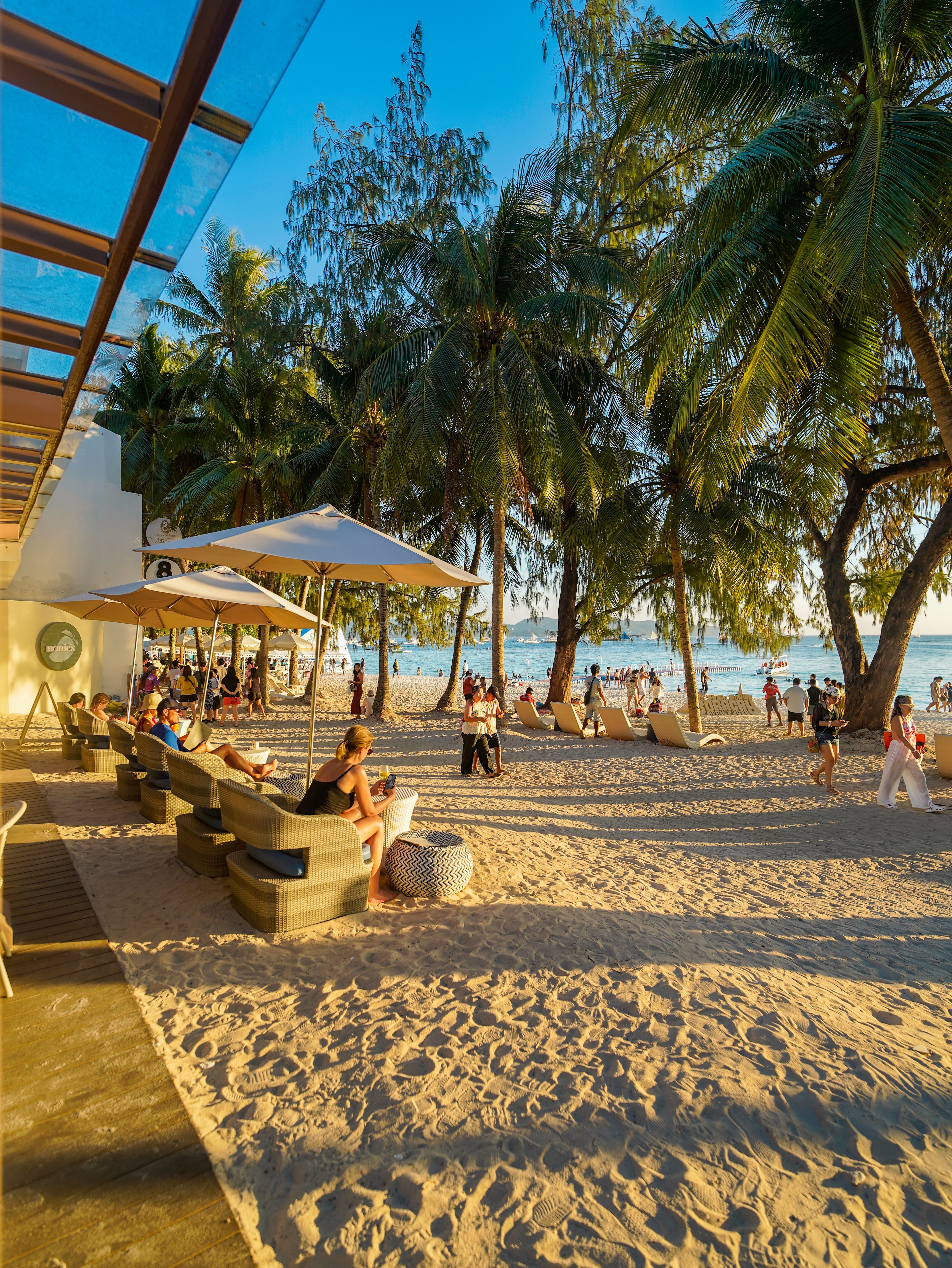 Nonie's beachfront at Ondus Hotel, Boracay